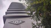 Fiscalía interviene oficinas de YPFB en La Paz y Santa Cruz por presunto sobreprecio en compra de crudo