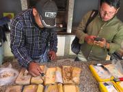 Hallan paquetes sospechosos en una unidad de la FELCN en Cochabamba