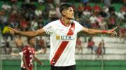 Con un gol a los 93 minutos, el líder vence al “colero” en Montero
