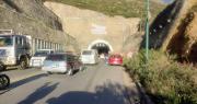 Vecinos del D-6 bloquean en el ingreso al túnel de El Abra; exigen más líneas de transporte público