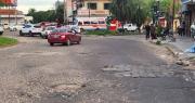 “Se reventó mi llanta”: conductores se quejan del deterioro de las calles y avenidas en la capital cruceña