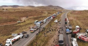 Transporte levanta bloqueos en la ruta La Paz