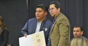 Loza recibe sus credenciales como gobernador de Cochabamba y dice que no encontró “problemas” en la transición