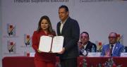 Revilla recibe su credencial y promete trabajar “duro y parejo” para las 20 provincias paceñas