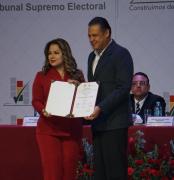 Más de 5.400 autoridades reciben credenciales este martes