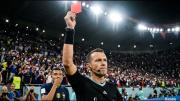Mano dura en el fútbol: roja por taparse la boca y protestar