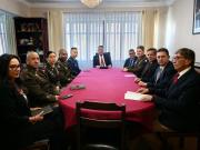 Jefe del Ejército Sur de EE.UU. llega a Bolivia en histórica visita y se reúne con Defensa tras 18 años de distanciamiento
