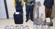Bajan del bus a una pareja que traficaba 16 paquetes de marihuana