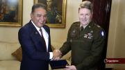 Ministro de Defensa se reúne con el jefe del Ejército Sur de EEUU
