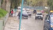 Triple colisión en la Av. del Poeta: una mujer resultó afectada tras el impacto de la bolsa de aire