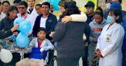 Accidente aéreo en El Alto: en silla de ruedas, el pequeño Rubén salió del hospital luego de dos meses