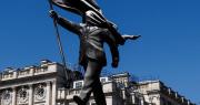 La misteriosa estatua de Banksy que apareció por sorpresa en el centro de Londres