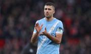 Rodri muestra mejoría de su lesión, pero aún no se entrena con el Manchester City