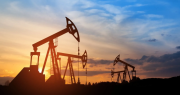 Precios del petróleo caen tras nueva oferta de Irán para negociar con EEUU