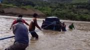 Cinco personas mueren ahogadas tras la caída de un vehículo a un río en Guanay