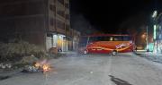Bloqueo en vía a los Yungas: Ministro dice que hubo avances con transportistas; la dirigencia señala que no hay nada firmado