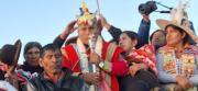 Leonardo Loza recibe bastón de mando de parte de organizaciones sociales en un acto simbólico en Incarracay