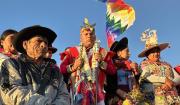 Loza recibe un Bastón de Mando y anuncia que Evo será liberado “cualquier rato”