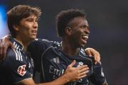 Doblete de Vinícius y el Real Madrid aplaza el título del Barcelona