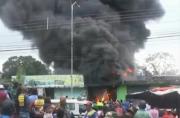 Con ayuda de Brasil y Naabol, Bomberos trabajaron 20 horas para sofocar incendio en tienda de llantas de Cobija