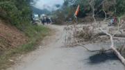 Gobierno y transportistas de los Yungas llegan a un acuerdo, pero continúan puntos de bloqueo