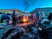 Bloqueo en Urujara persiste pese a acuerdo de transportistas de los Yungas con el Gobierno; exigen ejecución de obras y envío de maquinaria