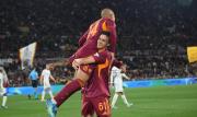 Roma golea a la Fiorentina y sigue en la lucha por clasificar a la Champions League