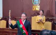 REVILLA ASUME EL CARGO Y RATIFICA INTENCIÓN DE TRASLADAR LA GOBERNACIÓN A EL ALTO