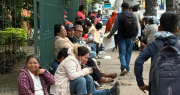 Santa Cruz: Tras cuarto intermedio al paro del sector salud vuelven las filas al Hospital San Juan de Dios