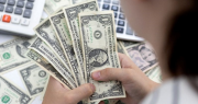 El dólar referencial sigue subiendo y este martes su valor alcanza los Bs 10,08 para la venta