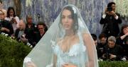 Georgina Rodríguez deslumbra en la Met Gala con su look religioso y un rosario de oro