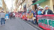 Reducida marcha de la COB exige la renuncia del ministro de Trabajo y atención a las demandas de su cabildo