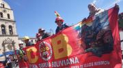 Cobistas protestan con marcha reducida por el centro paceño