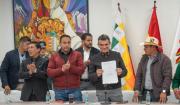 Gobierno y la CSUTCB acuerdan gestionar la abrogación de la Ley 1720 de reconversión de tierras