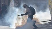 Caos en el centro paceño: la policía reprimió a fabriles que tomaron un ministerio y a maestros manifestantes
