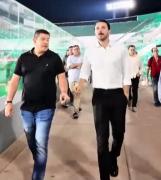Gobernador JP Velasco hace observaciones del estadio Tahuichi