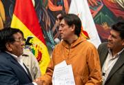 CHOFERES LEVANTAN EL PARO TRAS ACUERDO CON EL GOBIERNO