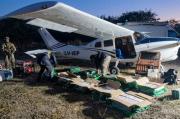 Incautan avioneta con 400 kilos de cocaína que llegó desde Bolivia a Santa Fe