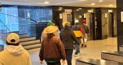 Indígenas que buscan anular la ley de conversión de tierras llegaron a la ALP para participar de sesión de Diputados
