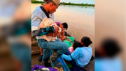 Una mujer da a luz en una canoa, en pleno río Mamoré