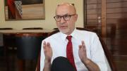 Ministro Lupo no tiene claro el porqué en 3 meses no se reparó la gasolina de mala calidad