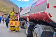 Bloqueos en rutas de La Paz generan retrasos en la programación logística y operativa de YPFB