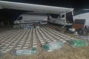 Interceptan avioneta con más de 400 kilos de droga en Argentina; dos bolivianos fueron aprehendidos