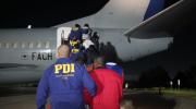 Chile expulsa a 40 inmigrantes irregulares y retoma deportaciones a Haití