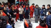 Delegación de colegio peruano con 129 personas permanece en albergue de la terminal paceña debido a bloqueos