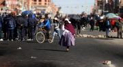Crisis por bloqueos en Bolivia obliga a evacuar peruanos por aire: qué se sabe del “puente aéreo” anunciado
