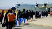 Fuerza Aérea repatria a 143 peruanos, la mayoría colegiales, afectados por bloqueos