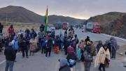 COB y campesinos radicalizan bloqueos en La Paz y exigen la renuncia del presidente Rodrigo Paz