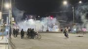 POLICÍA INTERVIENE CON AGENTES QUÍMICOS UN PUNTO DE BLOQUEO EN EL ALTO
