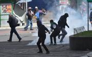MAESTROS Y POLICÍAS VUELVEN A ENFRENTARSE EN EL CENTRO DE LA PAZ